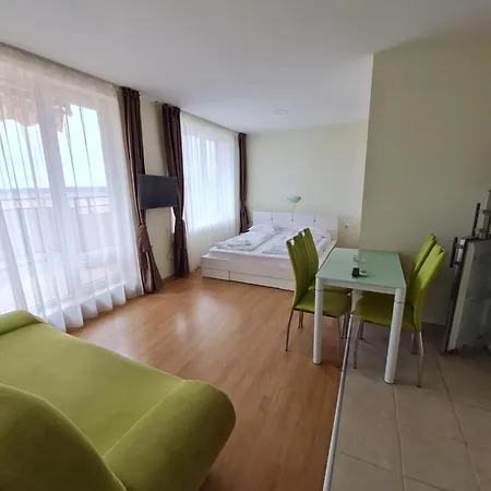 In A With 9 Pools Słoneczny Brzeg