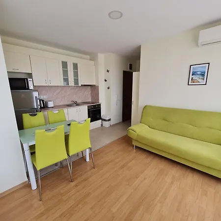 In A With 9 Pools Apartment *