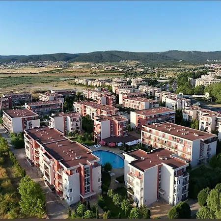 In A With 9 Pools Słoneczny Brzeg