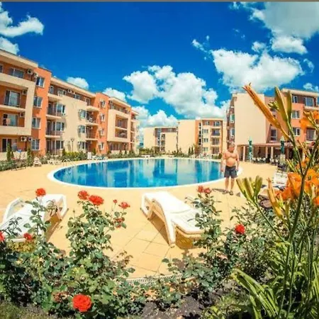 In A With 9 Pools Apartment *
