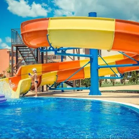 In A With 9 Pools Apartment *