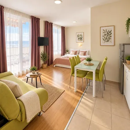 Apartman In A With 9 Pools