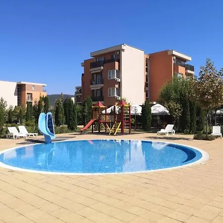 In A With 9 Pools アパート